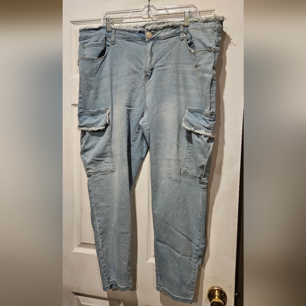 THRILL CROP JEANS